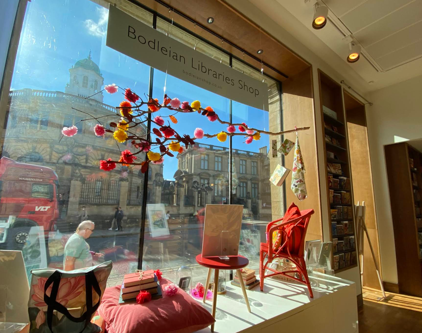 Oxford Visitor Guide Souvenirs in Oxford Bodleian Library Shop